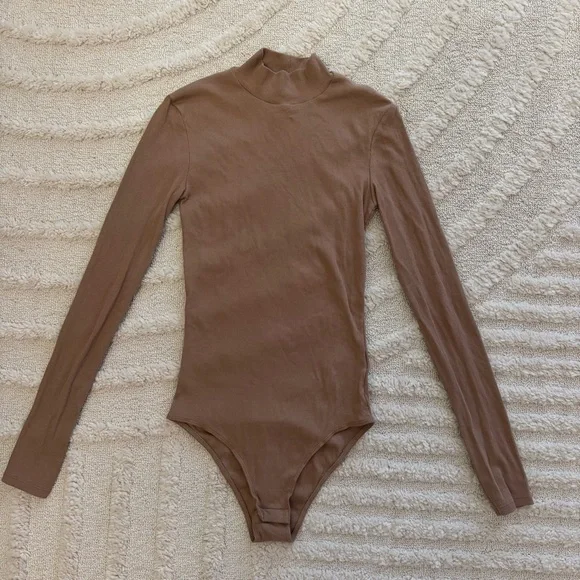 H&M Tan Ribbed Long Sleeve Turtle Neck Bodysuit XS NWT - Picture 1 of 7